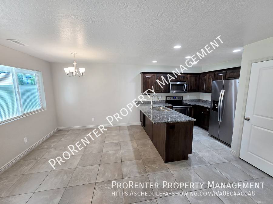 Townhouse for rent at 1811 W 675 N, Clearfield, UT 84015