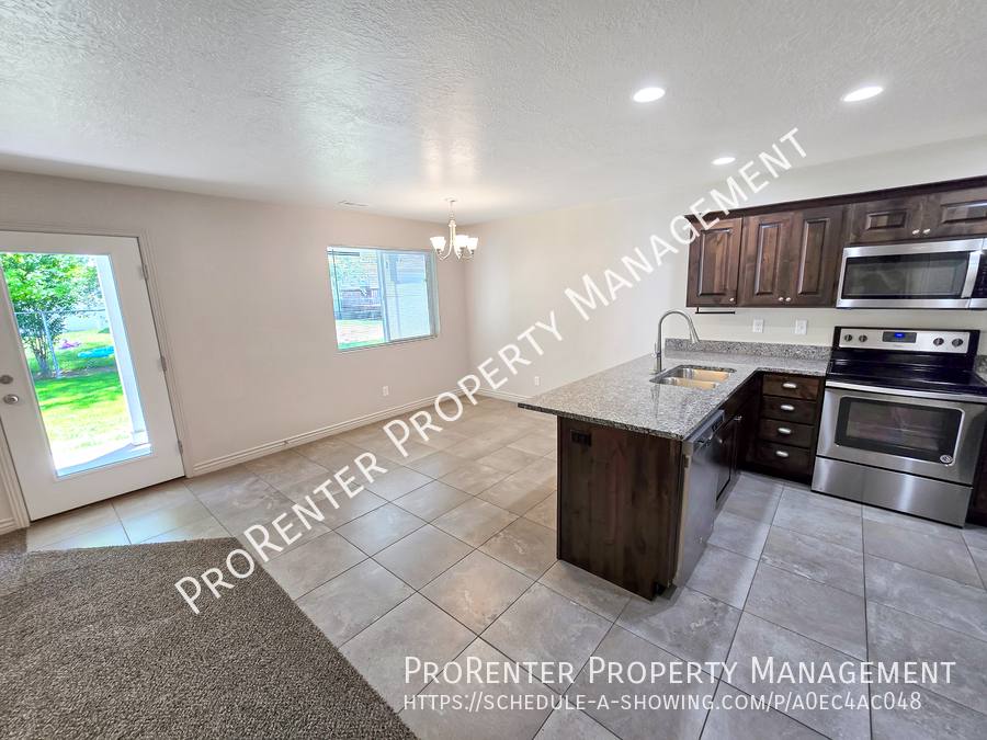 Townhouse for rent at 1811 W 675 N, Clearfield, UT 84015