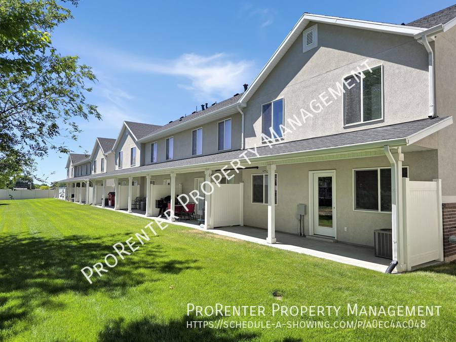 Townhouse for rent at 1811 W 675 N, Clearfield, UT 84015
