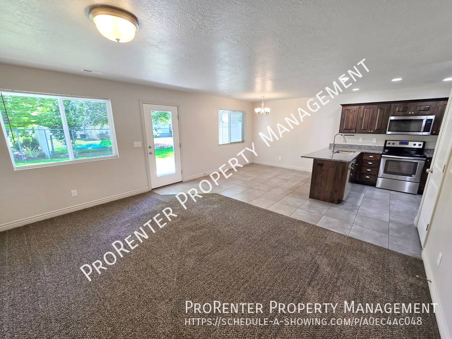Townhouse for rent at 1811 W 675 N, Clearfield, UT 84015