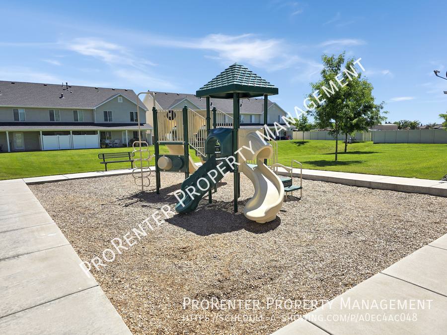 Townhouse for rent at 1811 W 675 N, Clearfield, UT 84015