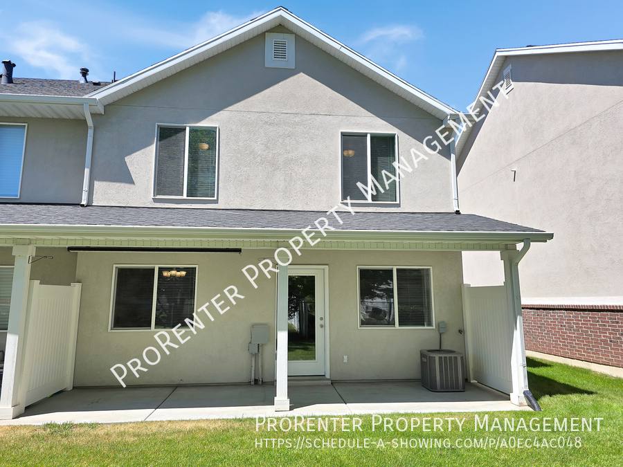 Townhouse for rent at 1811 W 675 N, Clearfield, UT 84015