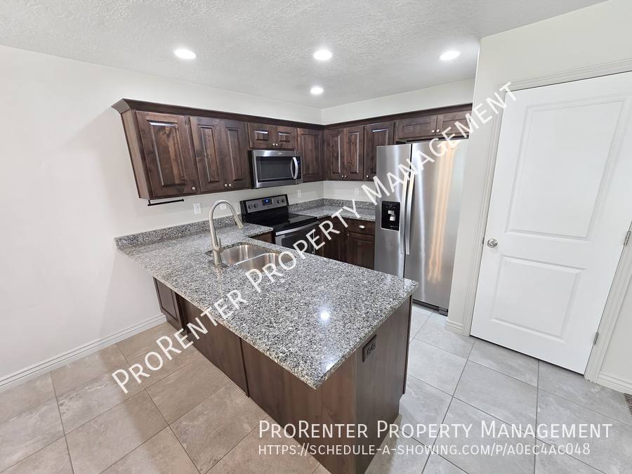 Townhouse for rent at 1811 W 675 N, Clearfield, UT 84015