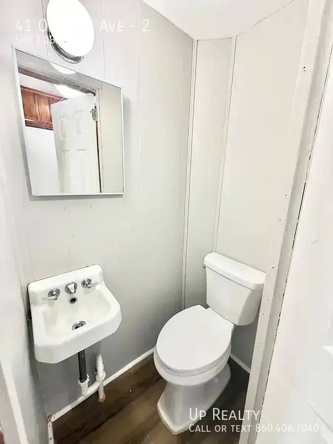 Apartment for rent at 41 Osborn Ave #2, New Haven, CT 06511