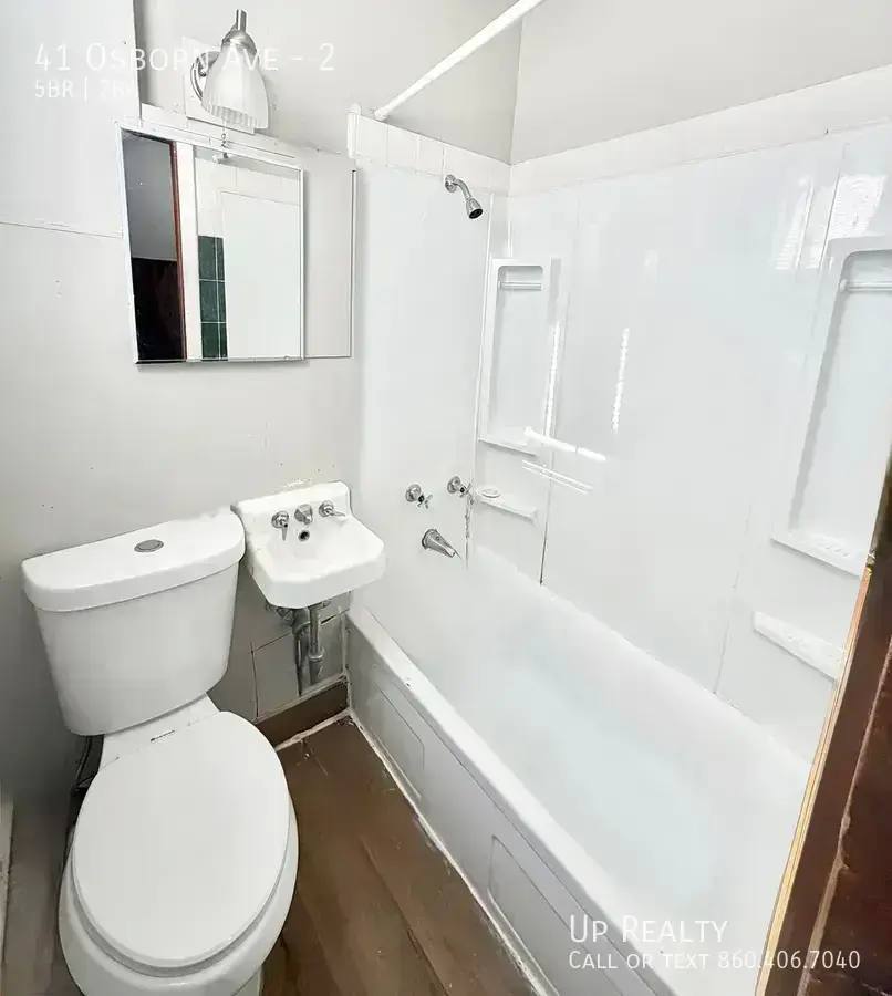 Apartment for rent at 41 Osborn Ave #2, New Haven, CT 06511