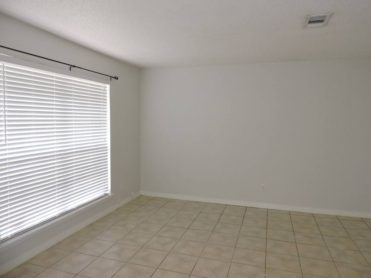 House for rent at 7834 Charter Oaks Dr, Pensacola, FL 32514