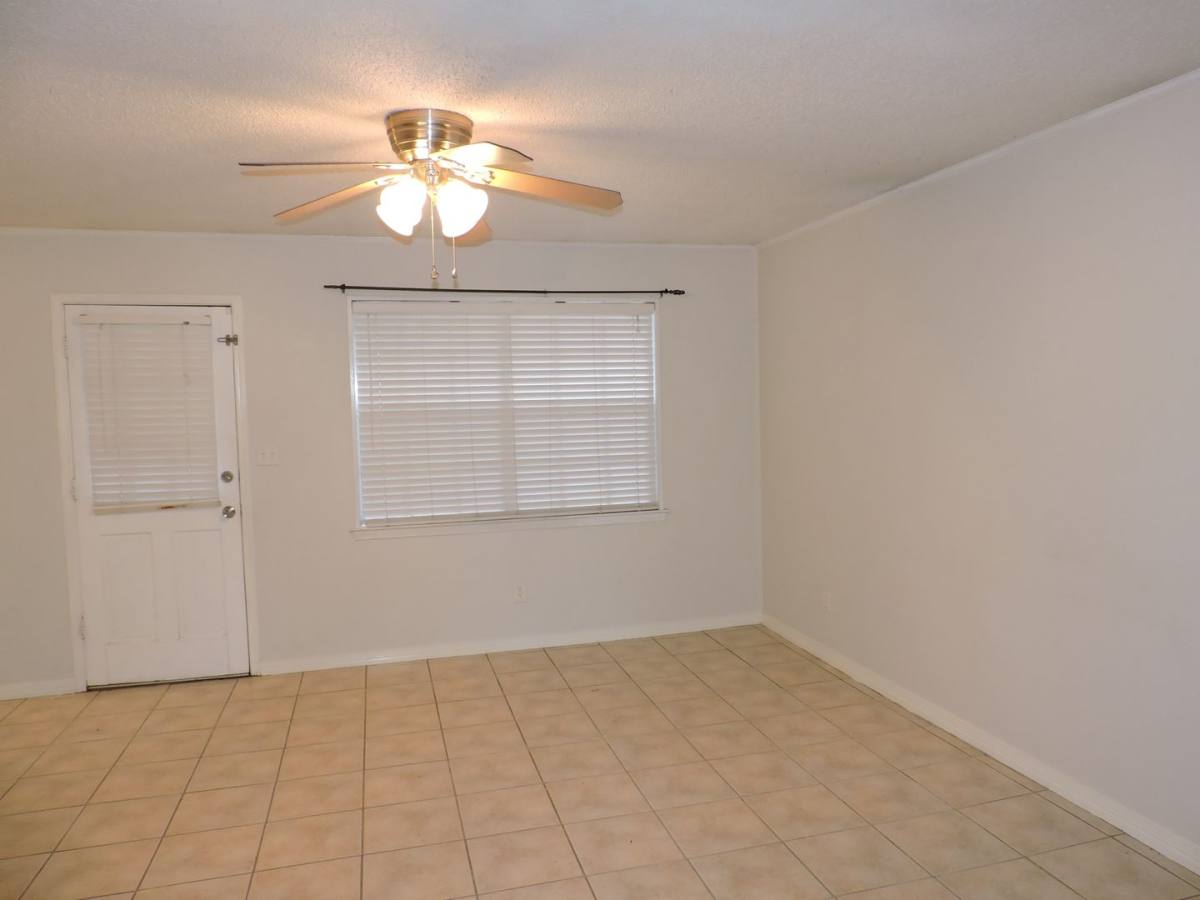House for rent at 7834 Charter Oaks Dr, Pensacola, FL 32514
