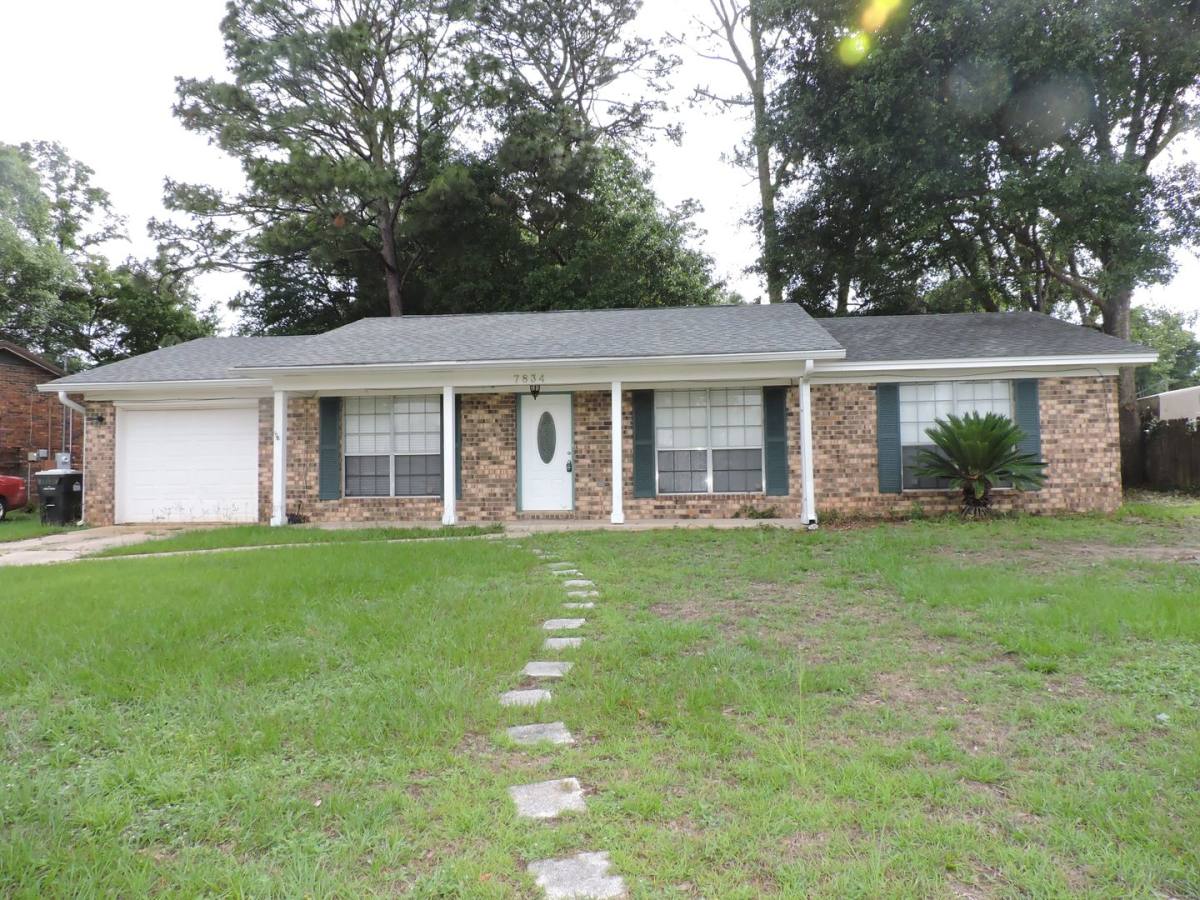 House for rent at 7834 Charter Oaks Dr, Pensacola, FL 32514