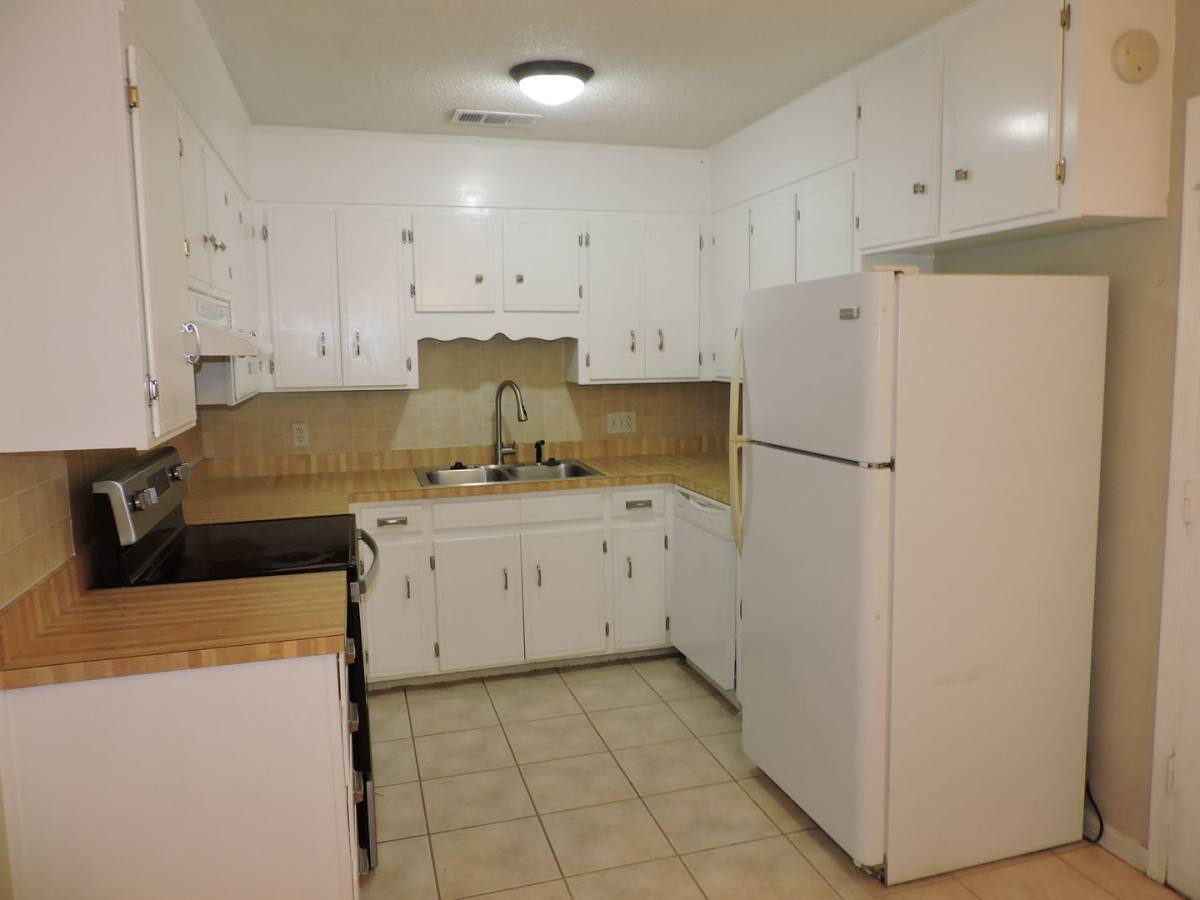 House for rent at 7834 Charter Oaks Dr, Pensacola, FL 32514