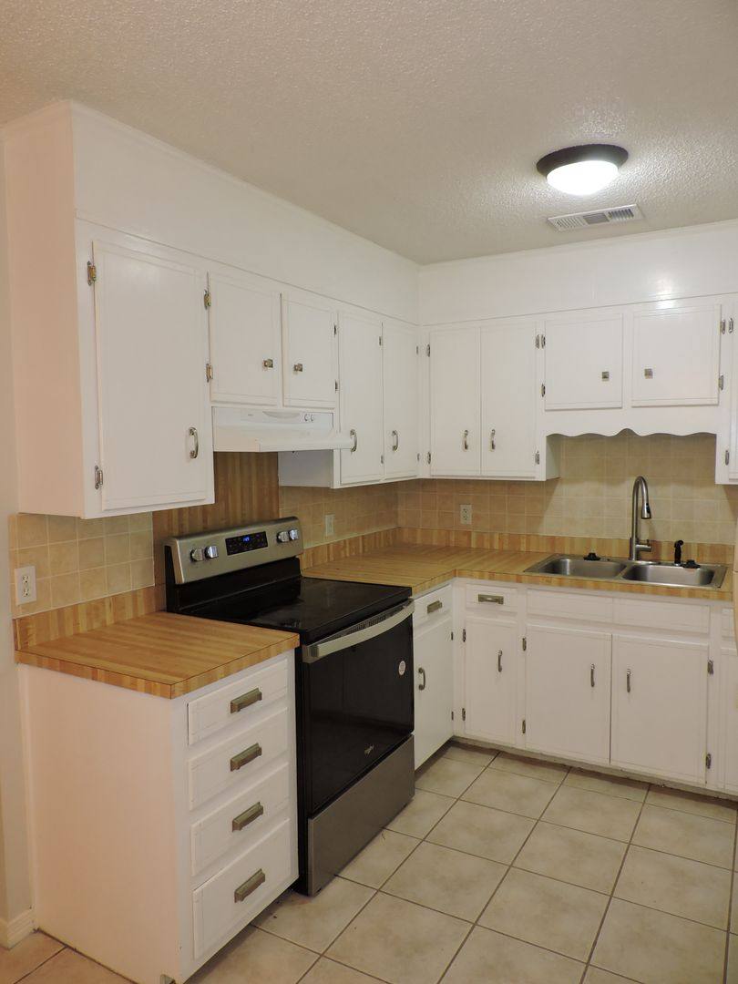 House for rent at 7834 Charter Oaks Dr, Pensacola, FL 32514