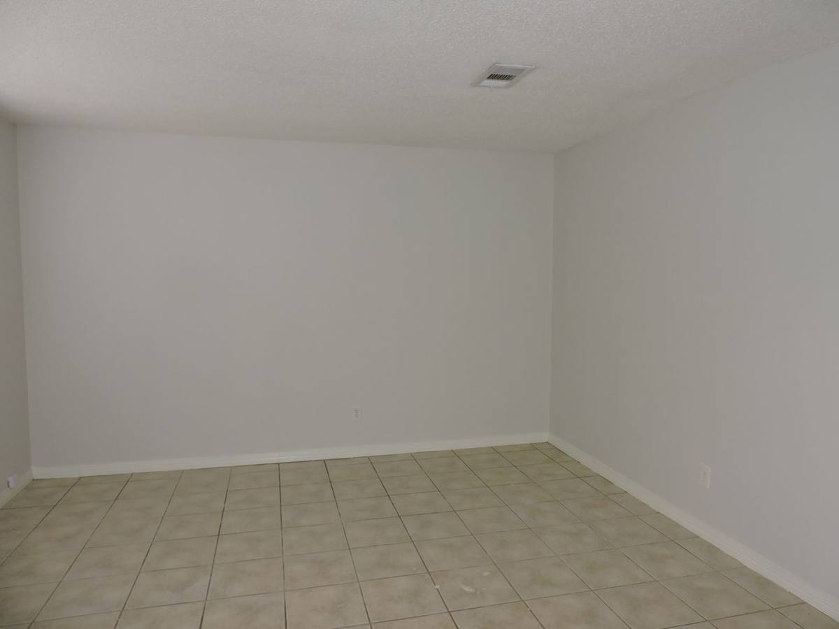 House for rent at 7834 Charter Oaks Dr, Pensacola, FL 32514