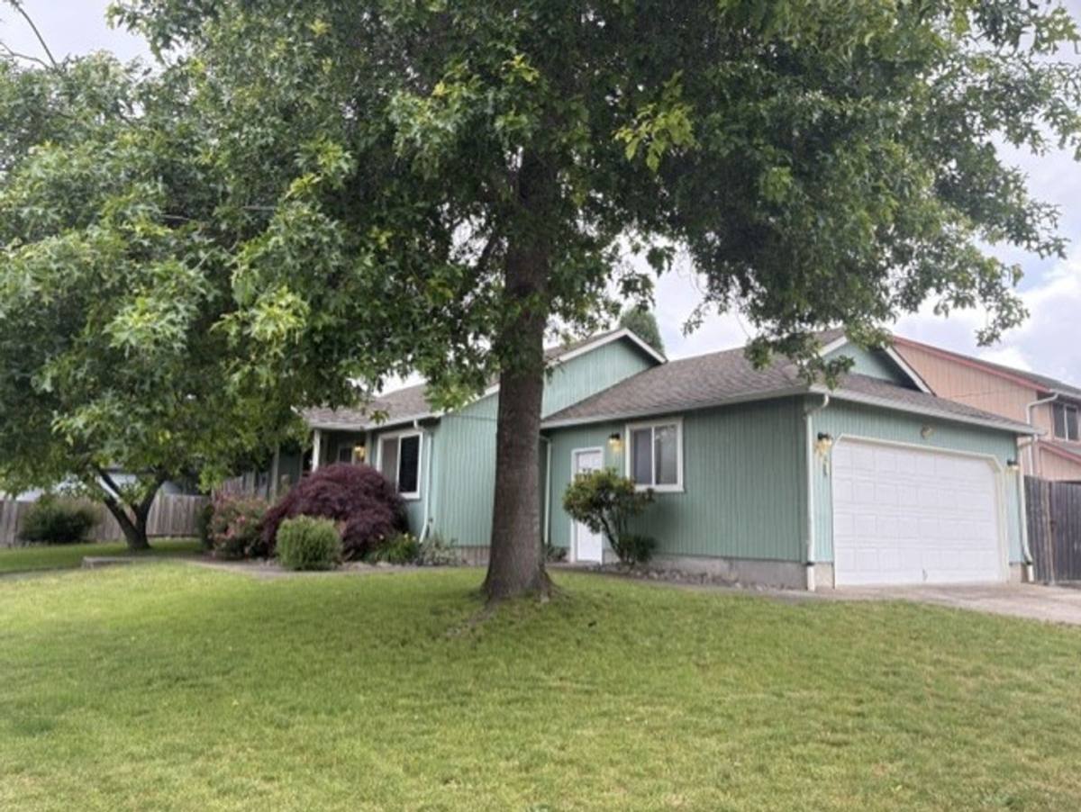 House for rent at 3260 Osage St, Springfield, OR 97477