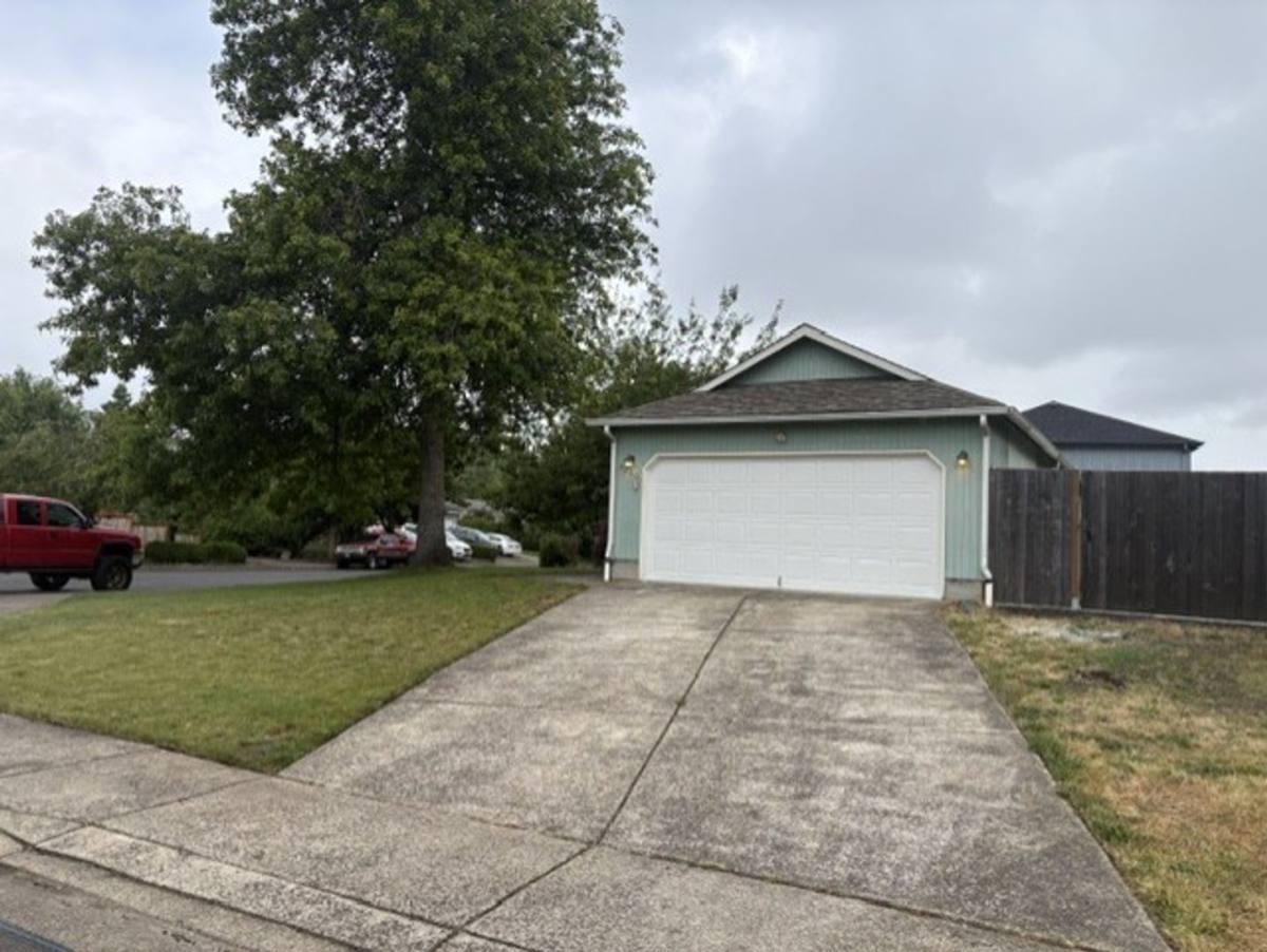 House for rent at 3260 Osage St, Springfield, OR 97477