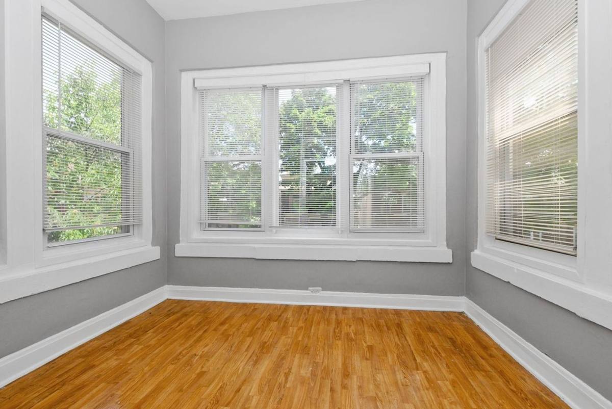 Apartment for rent at 6214-26 Eberhart Ave, Chicago, IL 60637