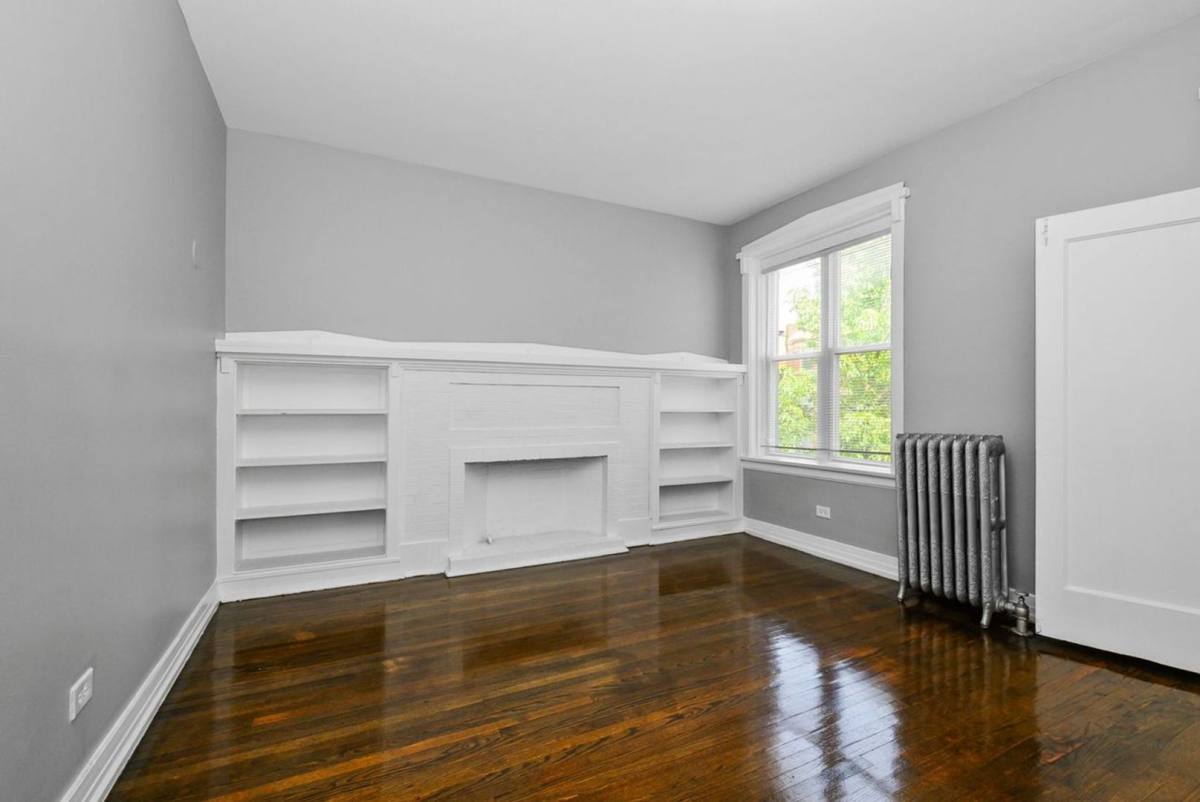 Apartment for rent at 6214-26 Eberhart Ave, Chicago, IL 60637