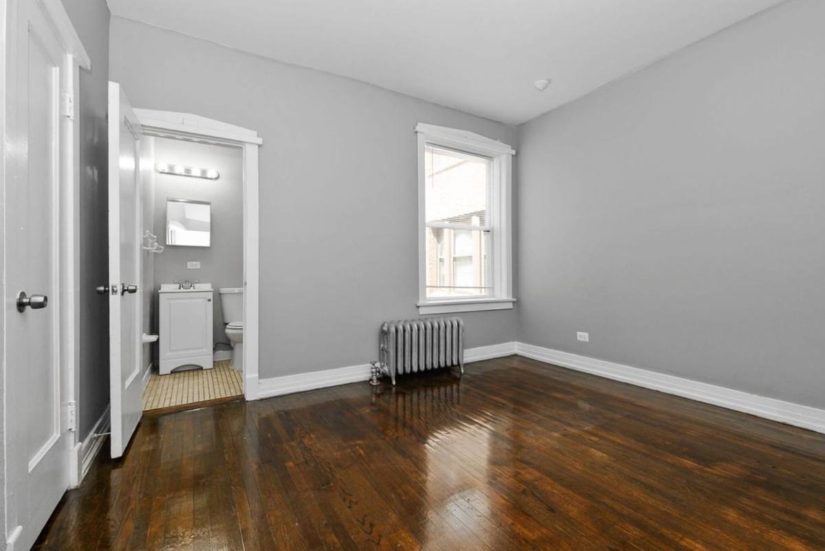 Apartment for rent at 6214-26 Eberhart Ave, Chicago, IL 60637