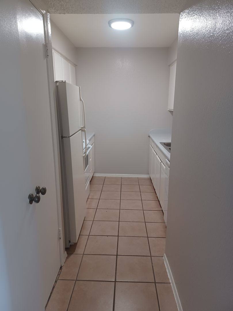 Apartment for rent at 200 Shadow Mountain Dr, El Paso, TX 79912