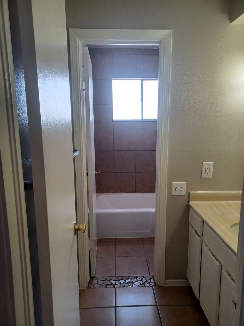 Apartment for rent at 200 Shadow Mountain Dr, El Paso, TX 79912