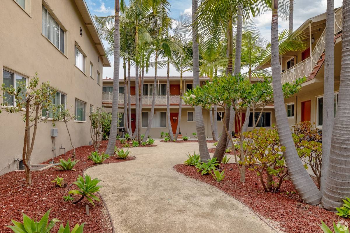 Apartment for rent at 3902 Lenawee Ave, Culver City, CA 90232