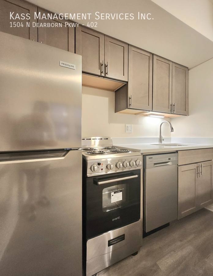 Apartment for rent at 1504 N Dearborn Parkway #402, Chicago, IL 60610