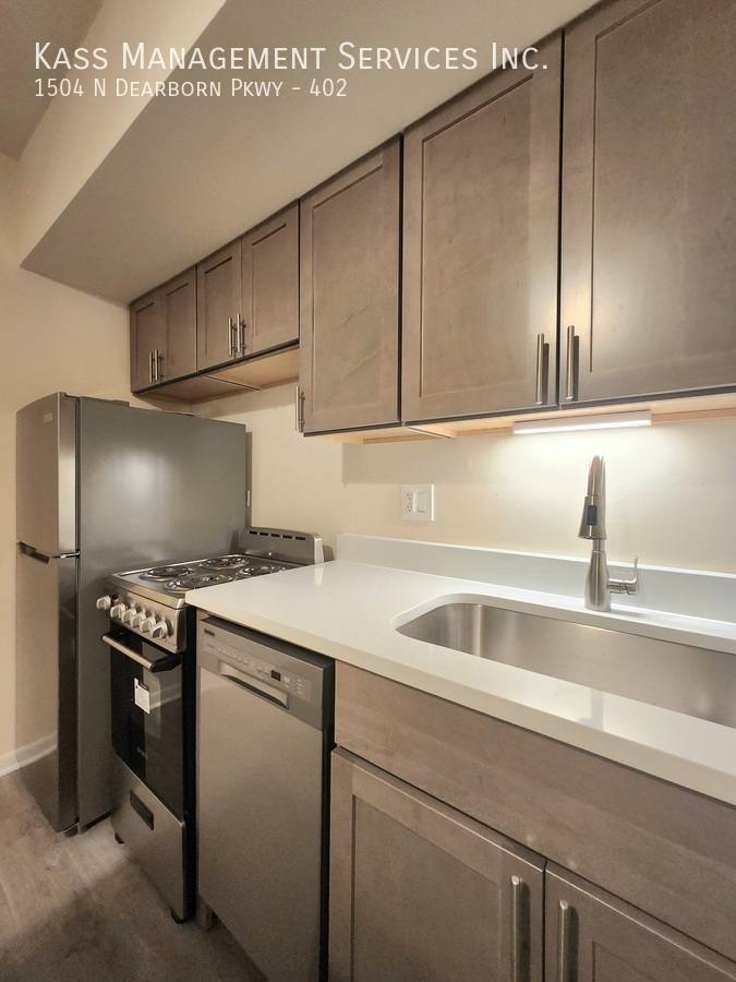 Apartment for rent at 1504 N Dearborn Parkway #402, Chicago, IL 60610