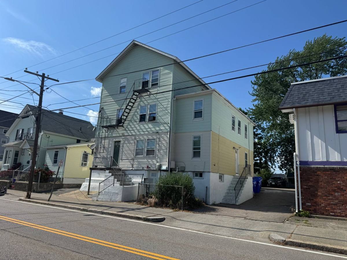 Apartment for rent at 118 Benefit St, Pawtucket, RI 02861