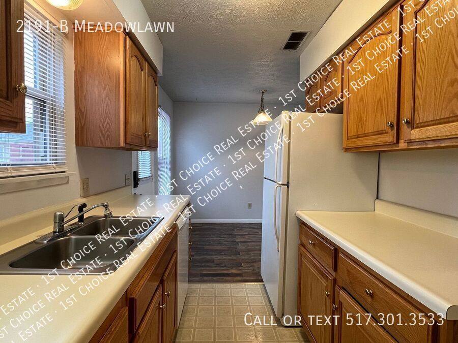 Townhouse for rent at 2191-B Meadowlawn, Holt, MI 48842