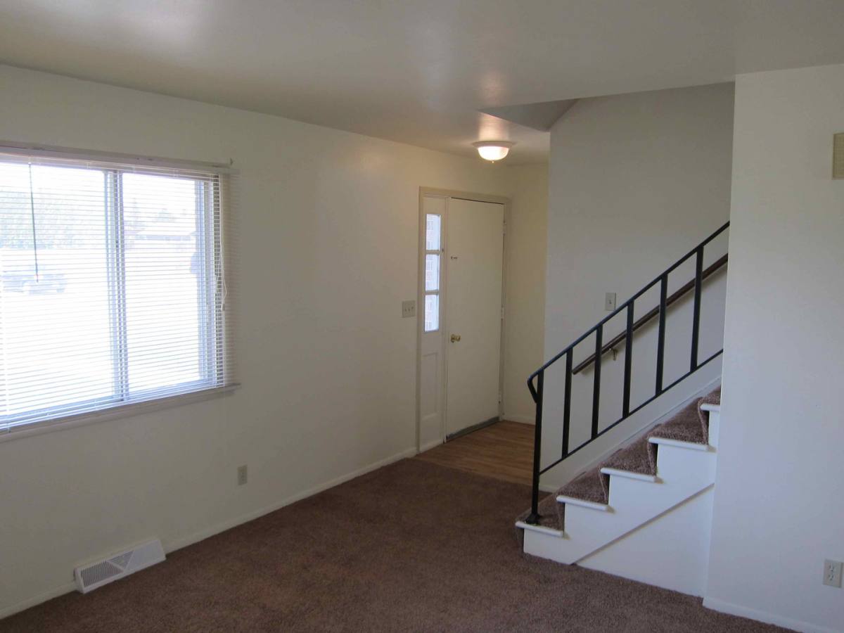 Townhouse for rent at 224 Falls Rd, Grafton, WI 53024