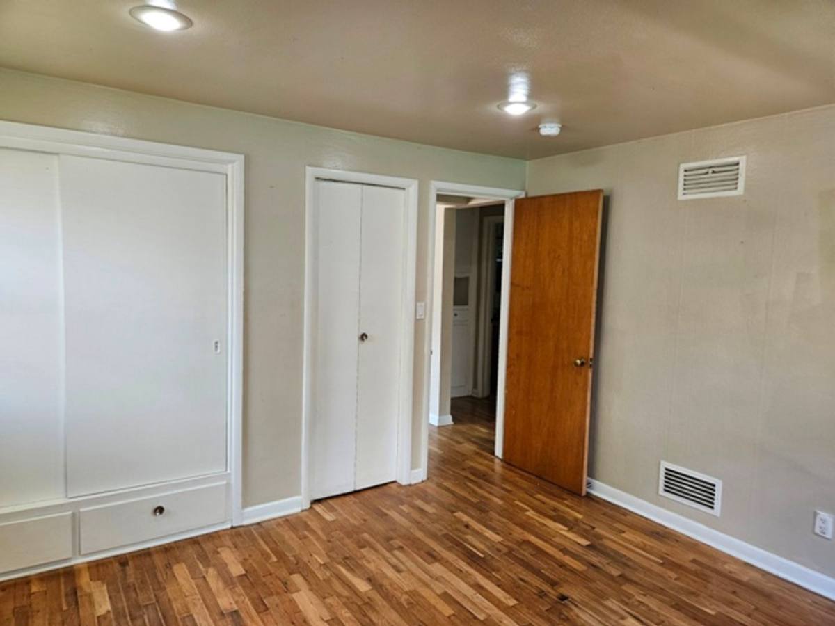 House for rent at 1121 23rd St NE, Salem, OR 97301