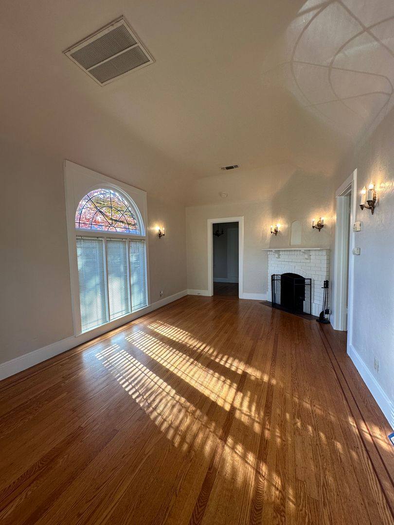 Apartment for rent at 3931 3935 3949 3959 M St, Sacramento, CA 95816