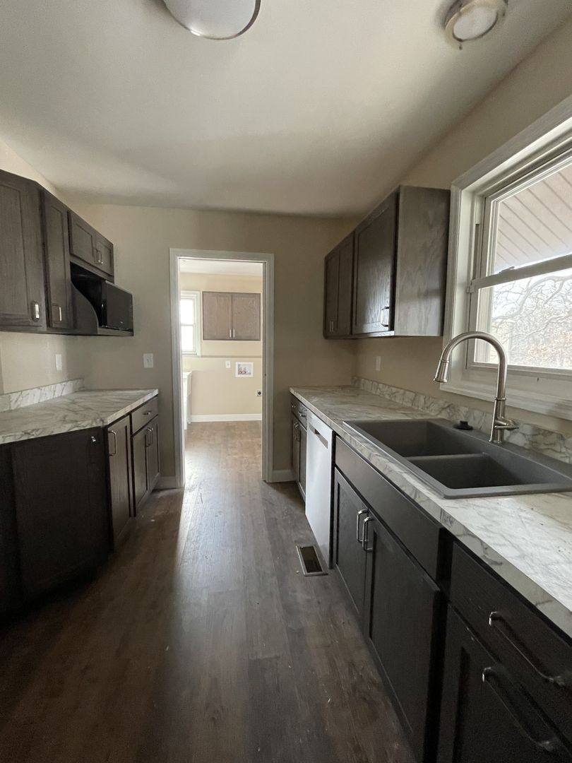 House for rent at 2101 W Outer Highway 61, Moscow Mills, MO 63362