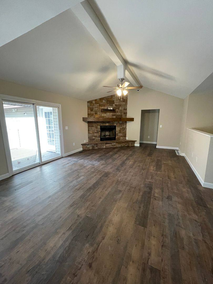 House for rent at 2101 W Outer Highway 61, Moscow Mills, MO 63362