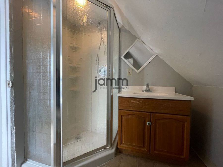 Apartment for rent at 1548 Alameda Ave, Lakewood, OH 44107