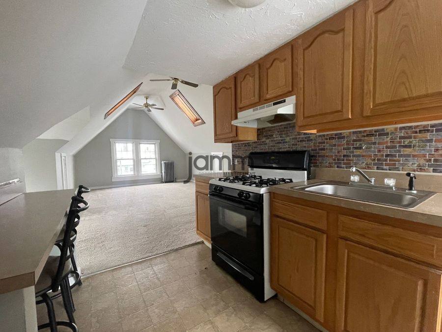 Apartment for rent at 1548 Alameda Ave, Lakewood, OH 44107