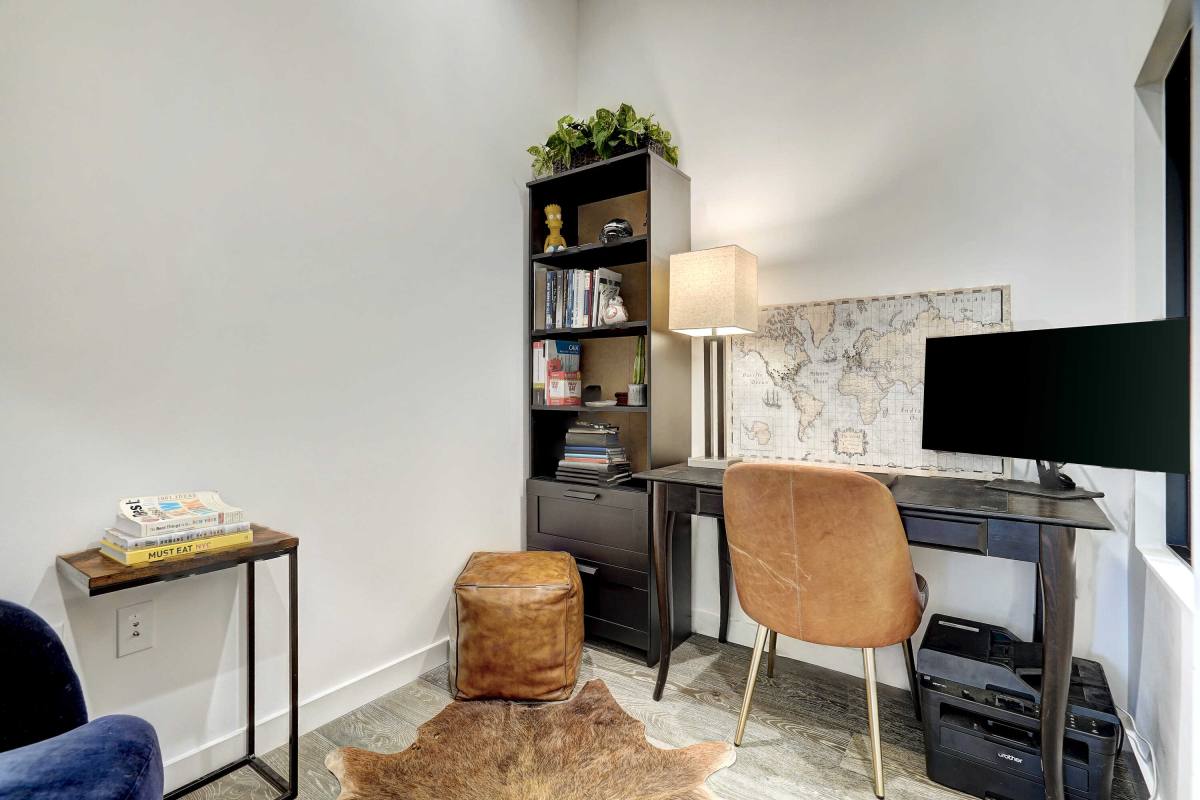 Apartment for rent at 800 Embassy Dr, Austin, TX 78702