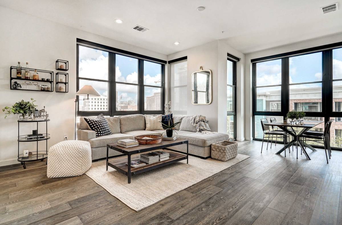 Apartment for rent at 800 Embassy Dr, Austin, TX 78702
