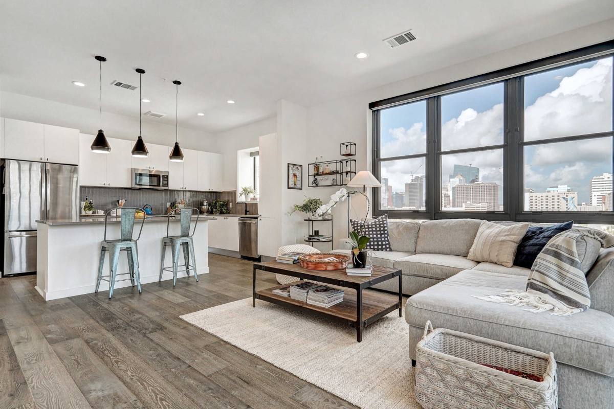 Apartment for rent at 800 Embassy Dr, Austin, TX 78702