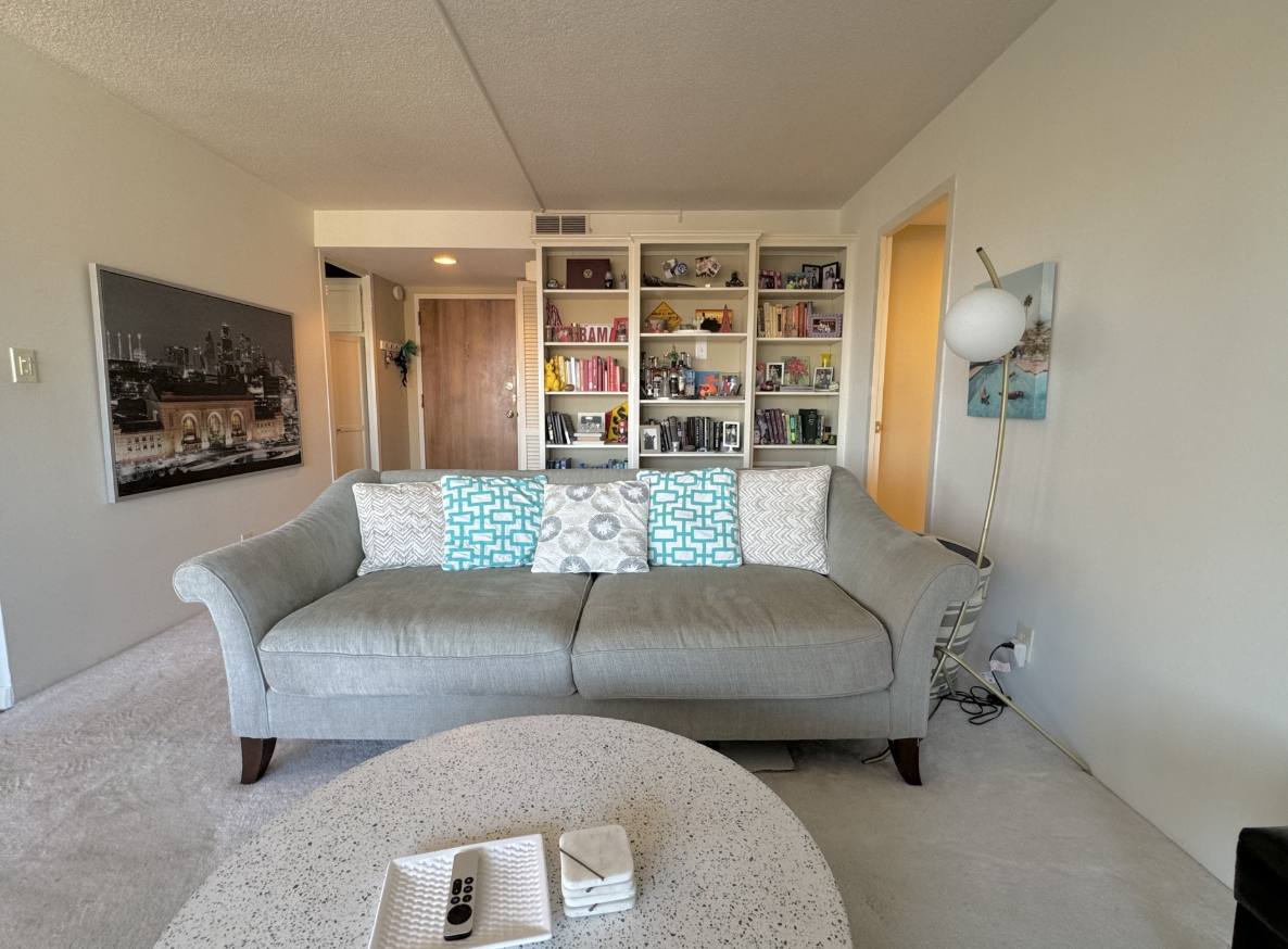 Apartment for rent at 4545 Wornall Rd, Kansas City, MO 64111