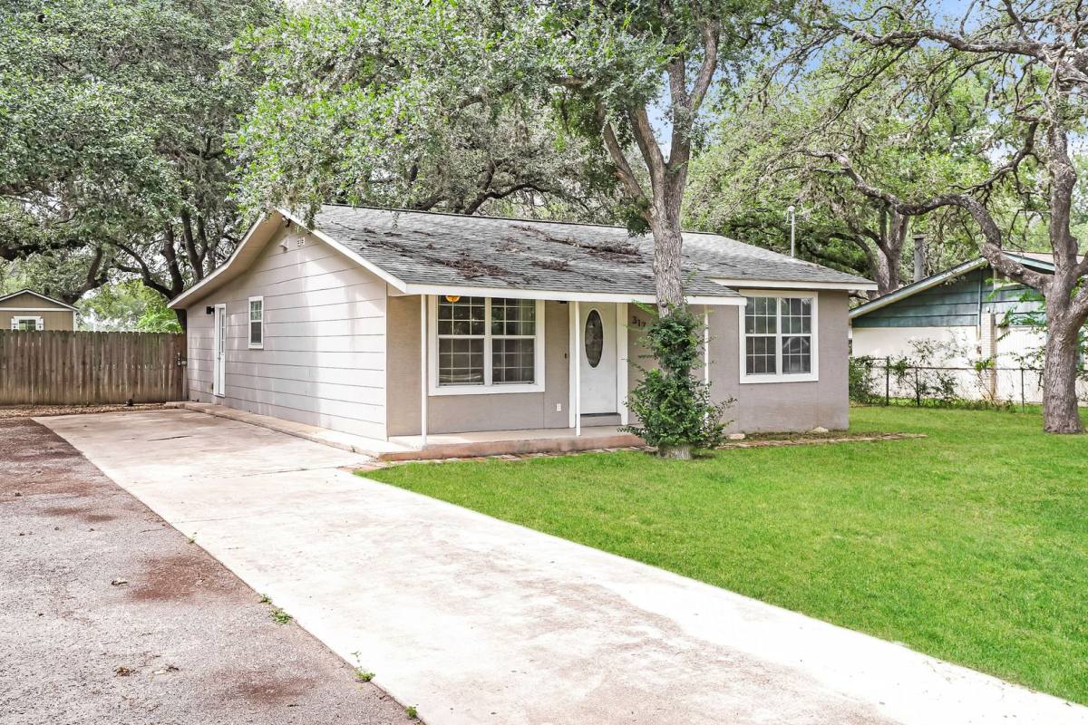 317 N Blvd, Universal City, TX 78148 - House for Rent