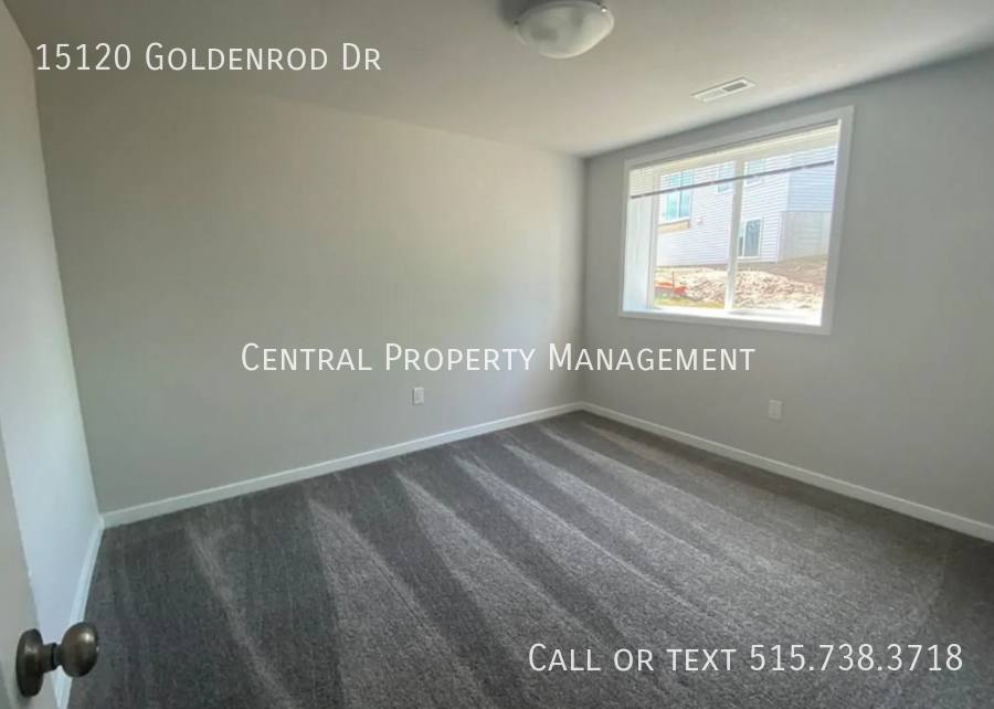 House for rent at 15120 Goldenrod Dr, Urbandale, IA 50323