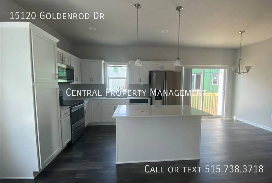 House for rent at 15120 Goldenrod Dr, Urbandale, IA 50323
