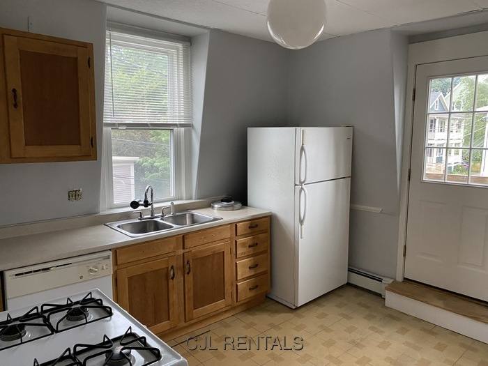 Apartment for rent at 403 Putnam Ave #403-2, Cambridge, MA 02139