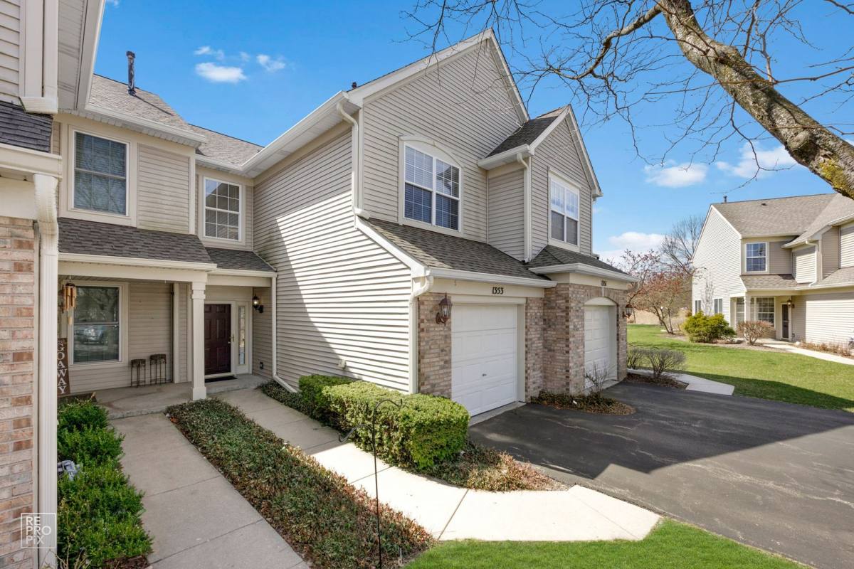 Townhouse for rent at 1353 Longchamps Court, Grayslake, IL 60030