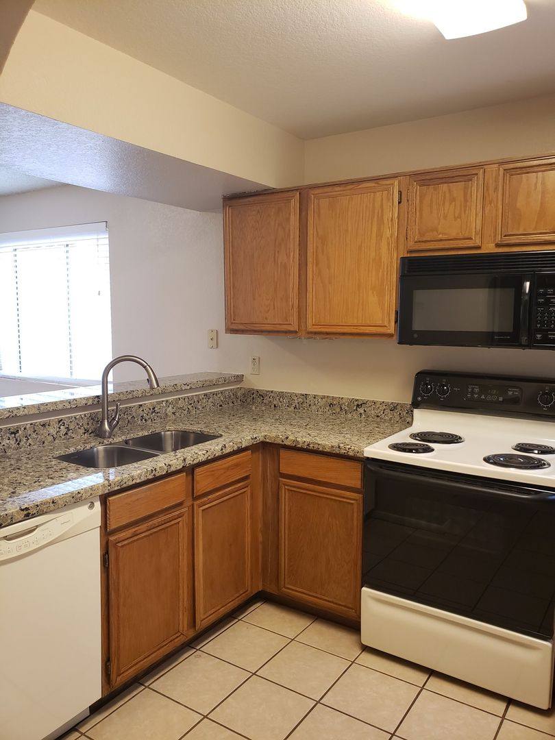 Townhouse for rent at 7040 W Olive Ave, Peoria, AZ 85345
