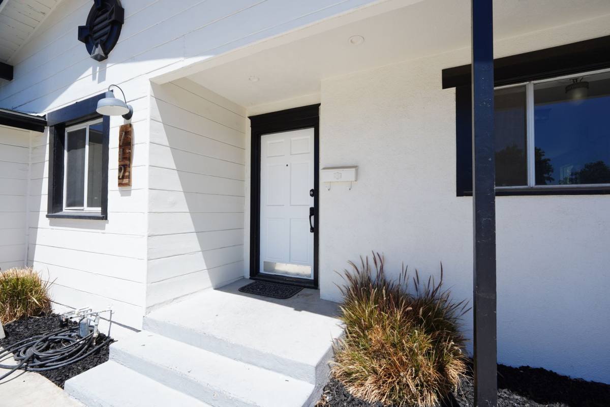 Apartment for rent at 719 Esther Way, Redlands, CA 92373
