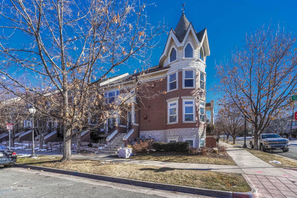 Townhouse for rent at 2 Garfield St #B, Denver, CO 80206