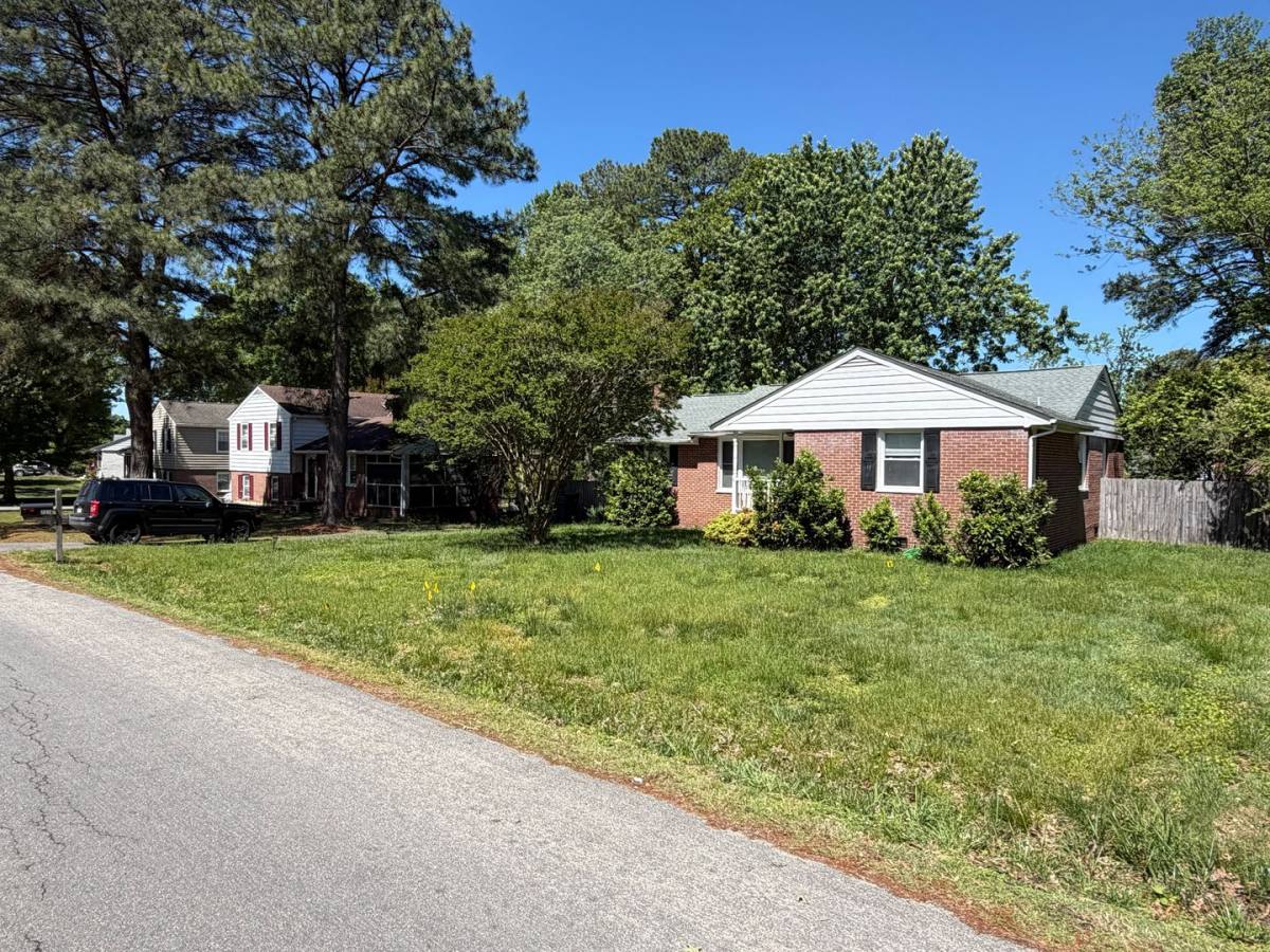 House for rent at 2210 Manlyn Rd, Henrico, VA 23229