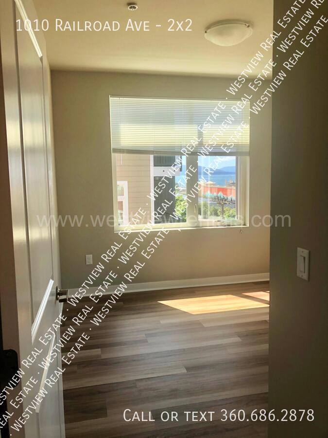 Apartment for rent at 1010 Railroad Ave #2X2, Bellingham, WA 98225