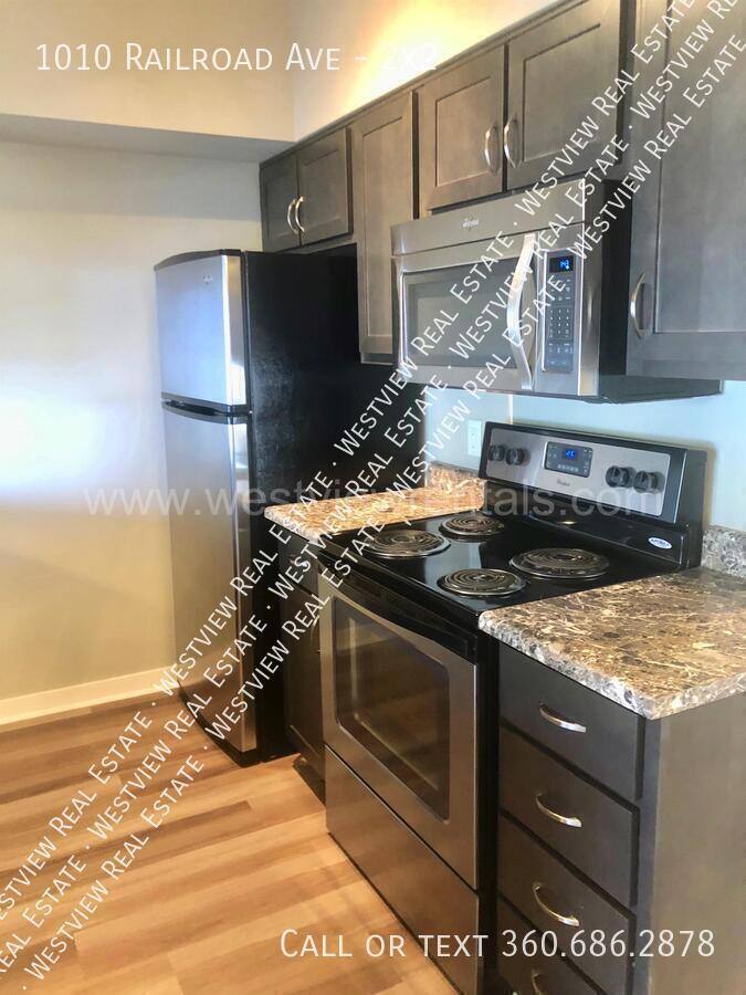 Apartment for rent at 1010 Railroad Ave #2X2, Bellingham, WA 98225