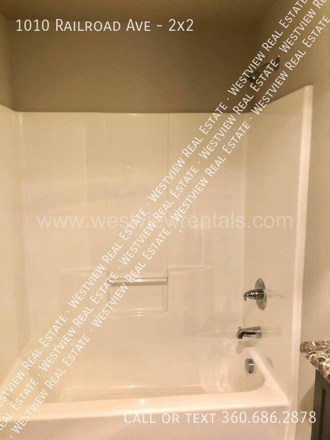 Apartment for rent at 1010 Railroad Ave #2X2, Bellingham, WA 98225